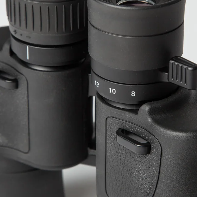 Бинокль Nikon Aculon A211 8-18x42 Бинокль Nikon Aculon A211 8-18x42