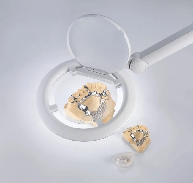 Лупа настольная асферическая Eschenbach varioLED, 132мм, 2.5х