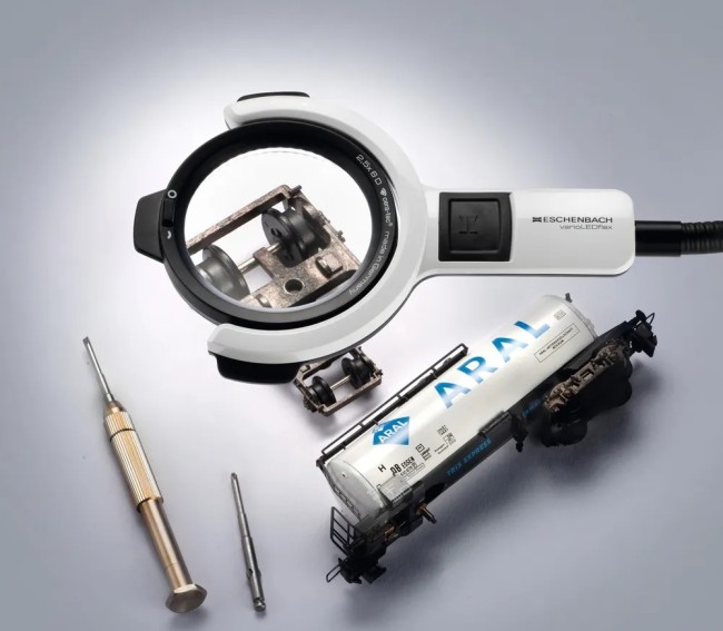 Лупа настольная асферическая Eschenbach varioLED flex, 76 мм, 2.5х, штатив 350 мм Лупа настольная асферическая Eschenbach varioLED flex, 76 мм, 2.5х, штатив 350 мм
