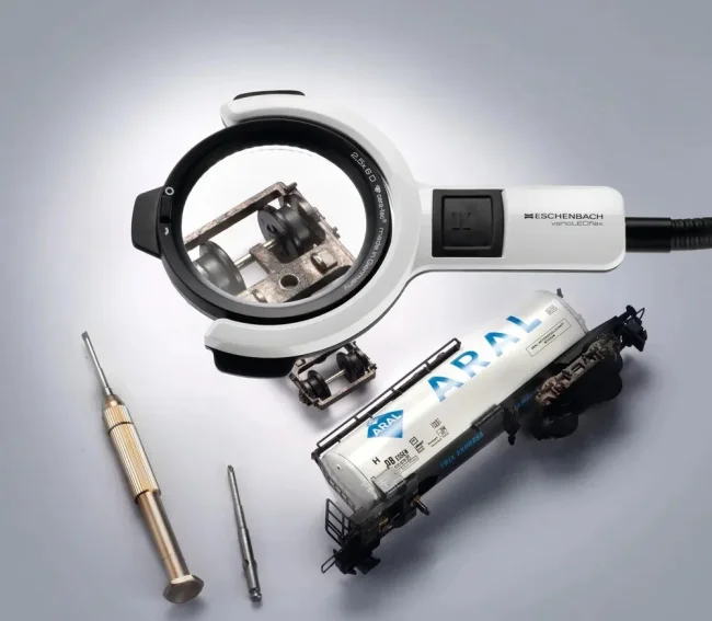 Лупа настольная асферическая Eschenbach varioLED flex, 76 мм, 2.5х, штатив 350 мм Лупа настольная асферическая Eschenbach varioLED flex, 76 мм, 2.5х, штатив 350 мм