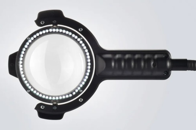 Лупа настольная асферическая Eschenbach varioLED flex, 76 мм, 2.5х, штатив 600 мм Лупа настольная асферическая Eschenbach varioLED flex, 76 мм, 2.5х, штатив 600 мм