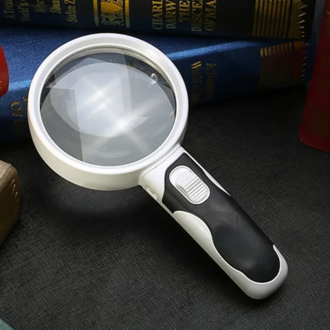 Лупа ручная круглая 5x-90мм для чтения с подсветкой (2 LED, черно-белая) Kromatech 77390B