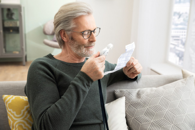 Лупа асферическая Eschenbach mobilent LED, 35 мм, 10.0х Лупа асферическая Eschenbach mobilent LED, 35 мм, 10.0х