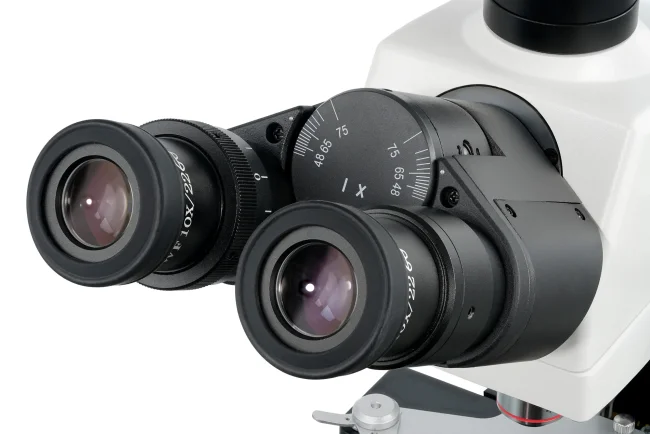 Микроскоп цифровой Levenhuk MED D40T, тринокулярный Микроскоп цифровой Levenhuk MED D40T, тринокулярный