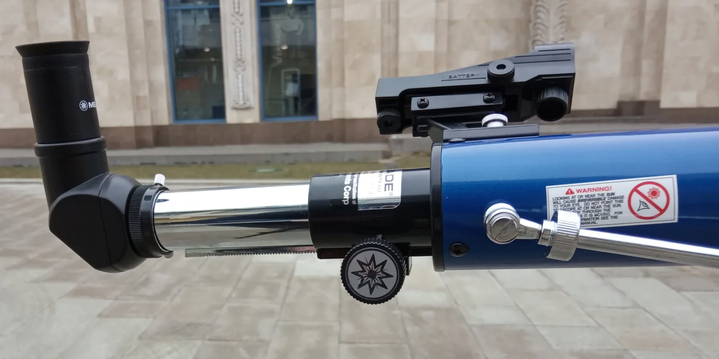 Фокусировочный узел телескопа Meade Infinity 60 мм. Выдвинутое (рабочее) положение