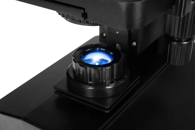 Микроскоп Levenhuk 890T, тринокулярный