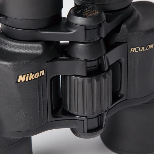 Бинокль Nikon Aculon A211 8-18x42