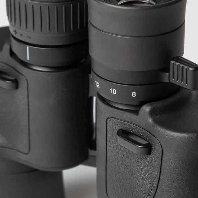 Бинокль Nikon Aculon A211 8-18x42