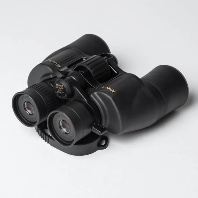 Бинокль Nikon Aculon A211 8-18x42