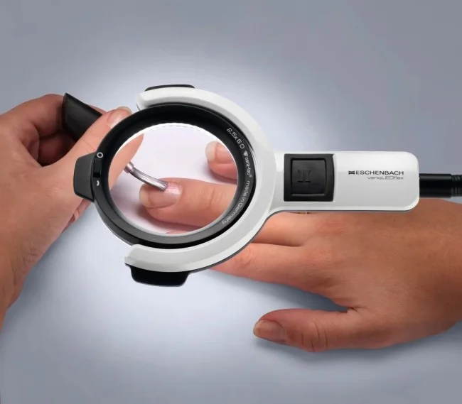 Лупа настольная асферическая Eschenbach varioLED flex, 76 мм, 2.5х, штатив 350 мм Лупа настольная асферическая Eschenbach varioLED flex, 76 мм, 2.5х, штатив 350 мм