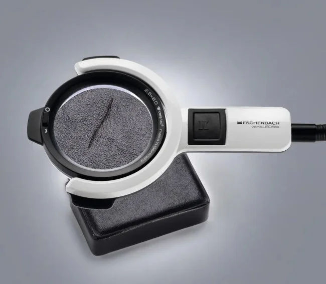 Лупа настольная асферическая Eschenbach varioLED flex, 76 мм, 2.5х, штатив 350 мм Лупа настольная асферическая Eschenbach varioLED flex, 76 мм, 2.5х, штатив 350 мм