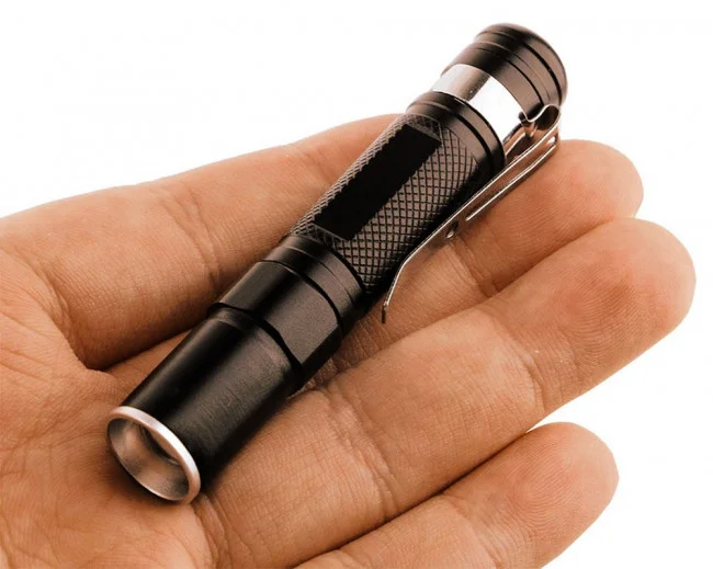 Фонарь светодиодный ручной (1 LED) с зумом Kromatech мизинчик