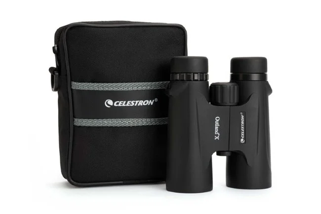 Бинокль Celestron Outland Х 10x42