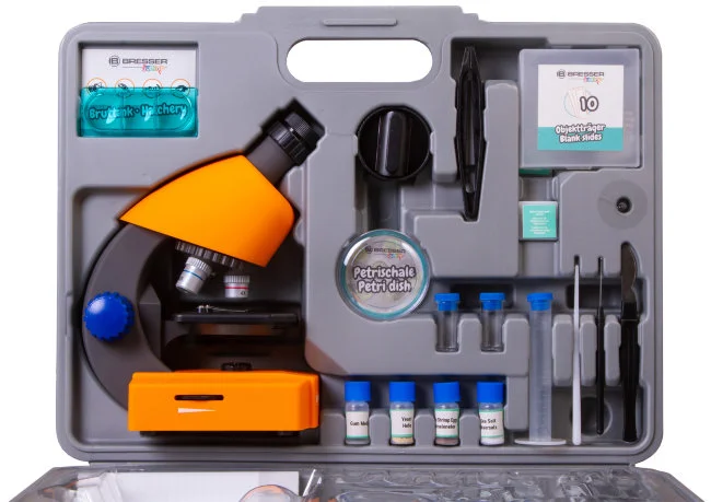 Микроскоп Bresser Junior 40–640x с набором для опытов, в кейсе Микроскоп Bresser Junior 40–640x с набором для опытов, в кейсе