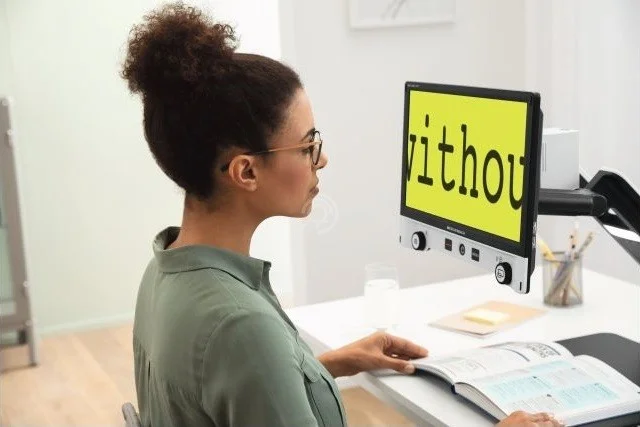 Видеоувеличитель Eschenbach vario DIGITAL FHD Advanced, 15.6", аккумулятор