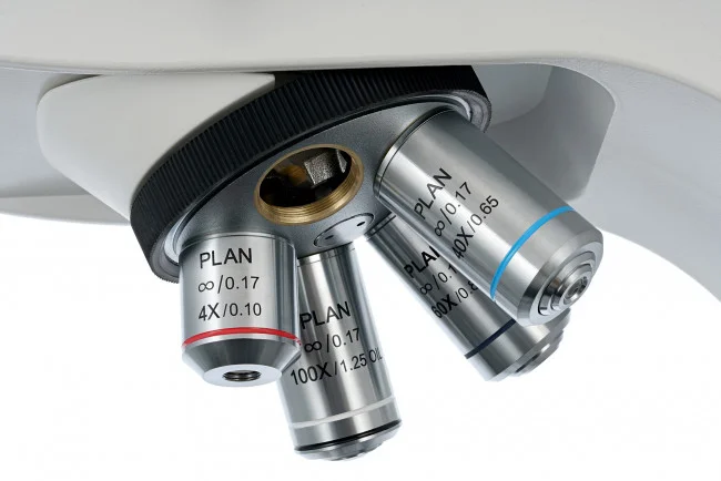 Микроскоп цифровой Levenhuk MED D40T, тринокулярный Микроскоп цифровой Levenhuk MED D40T, тринокулярный