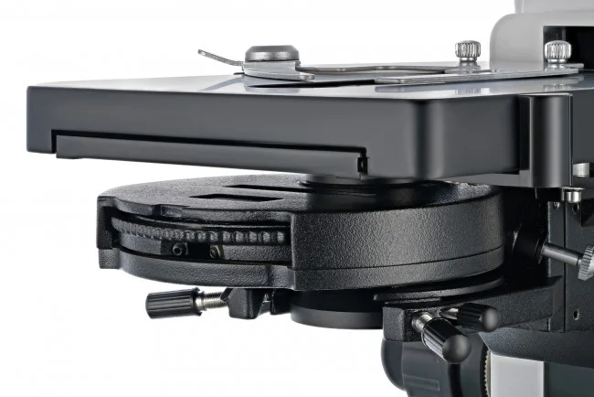 Микроскоп цифровой Levenhuk MED D45T, тринокулярный Микроскоп цифровой Levenhuk MED D45T, тринокулярный